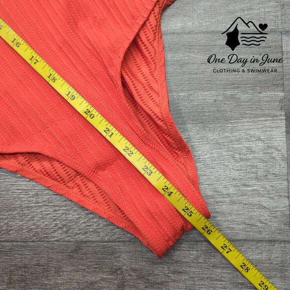 Cupshe Textured Twist Back One Piece Swimsuit Size S - Picture 6 of 7